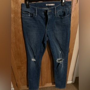 Women’s Levi’s skinny jeans